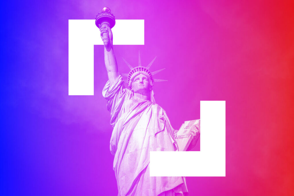 An image of the Statue of Liberty inside square brackets, on a background that moves from blue through purple to red.